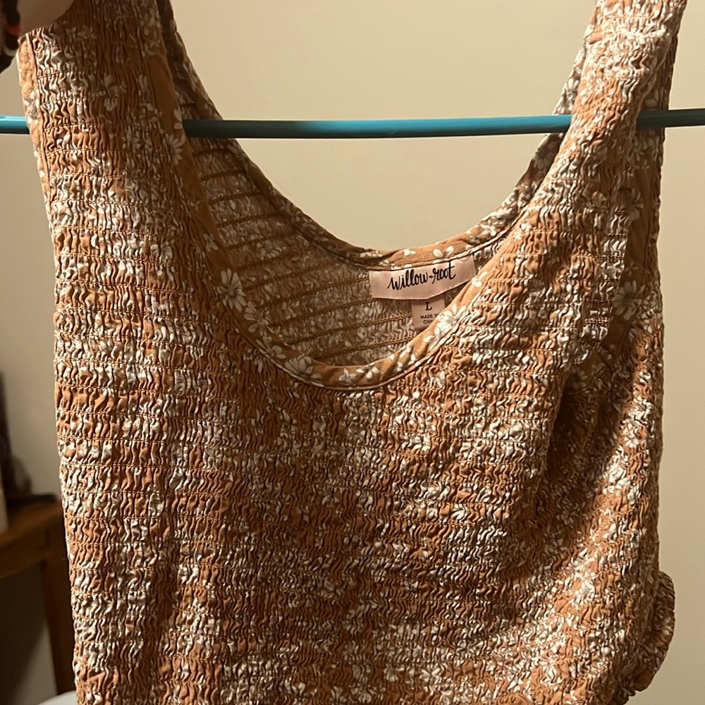 Willow-root cropped flowery tank